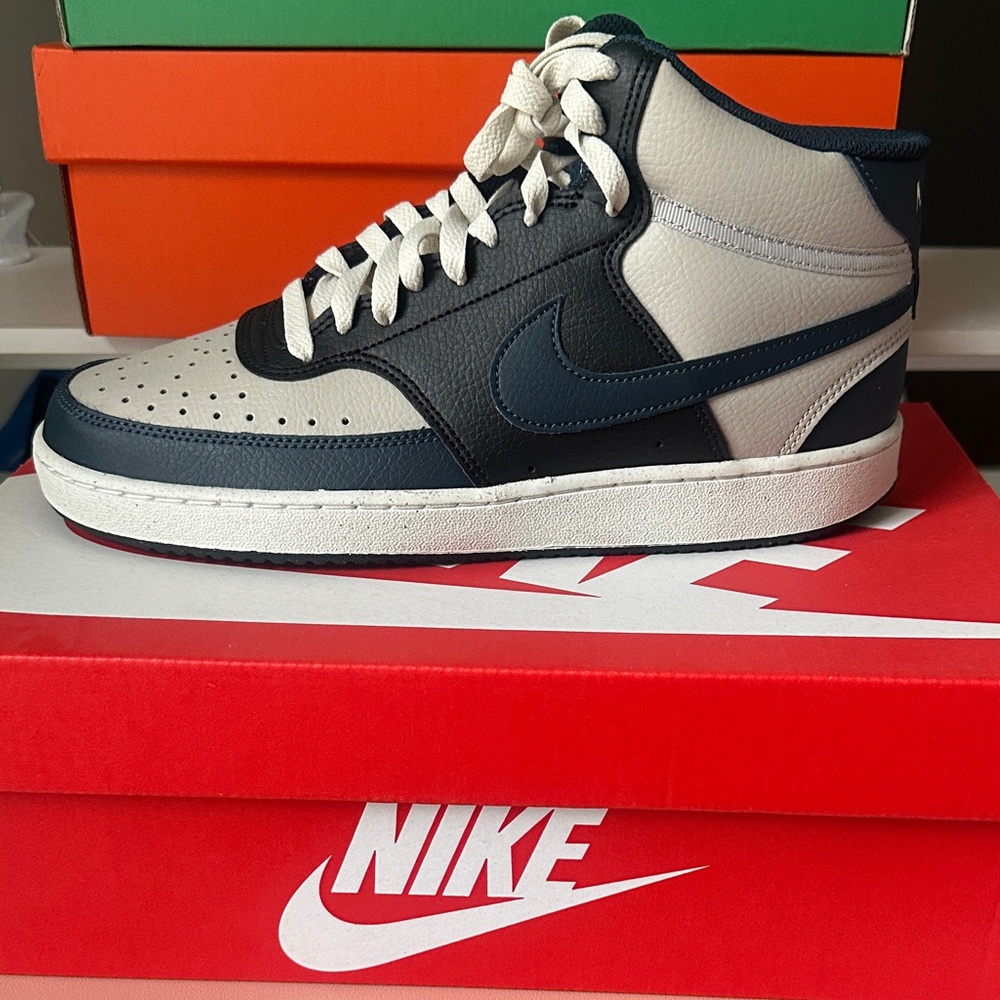 Nike Men's Navy and Cream Sneakers